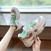 Női sportcipők új modellje - fűzővel és durva talppal