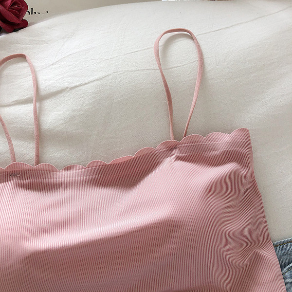 Moodne peenikeste rihmadega naiste rinnakas