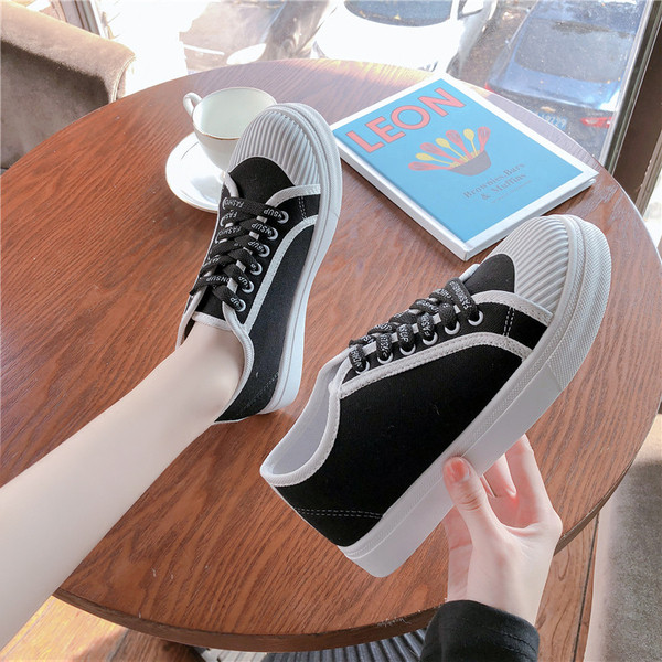 Νέο μοντέλο casual γυναικεία αθλητικά παπούτσια με κορδόνια και επίπεδη σόλα