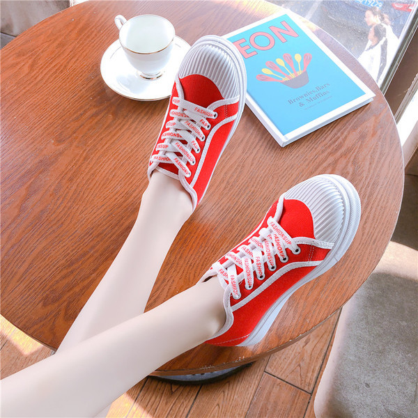 Νέο μοντέλο casual γυναικεία αθλητικά παπούτσια με κορδόνια και επίπεδη σόλα