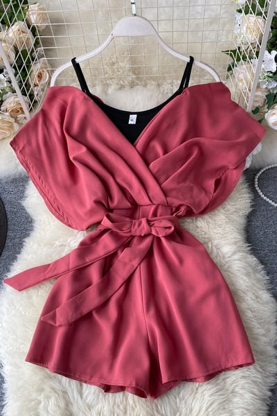 Naiste lühike kombinesoon vöörihmaga