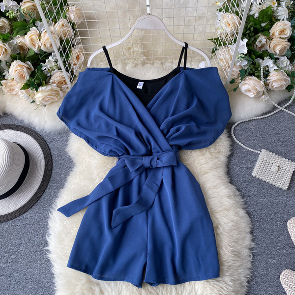 Naiste lühike kombinesoon vöörihmaga