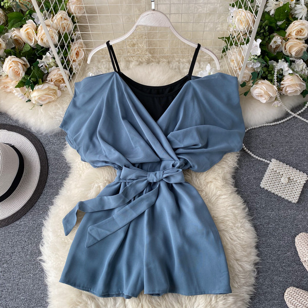 Naiste lühike kombinesoon vöörihmaga