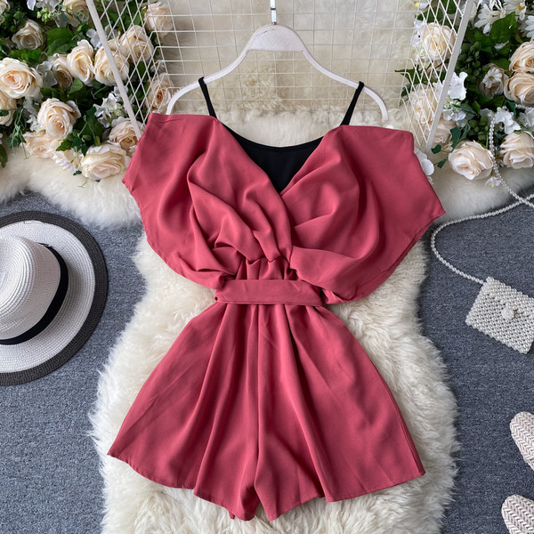 Naiste lühike kombinesoon vöörihmaga