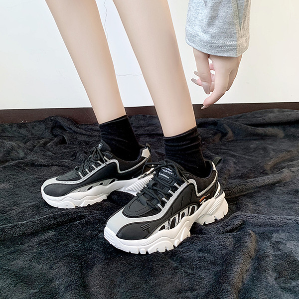 Νέο μοντέλο γυναικεία αθλητικά παπούτσια με τραχιά σόλα