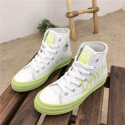 Ψηλά γυναικεία αθλητικά παπούτσια από υφάσματα με επίπεδη σόλα