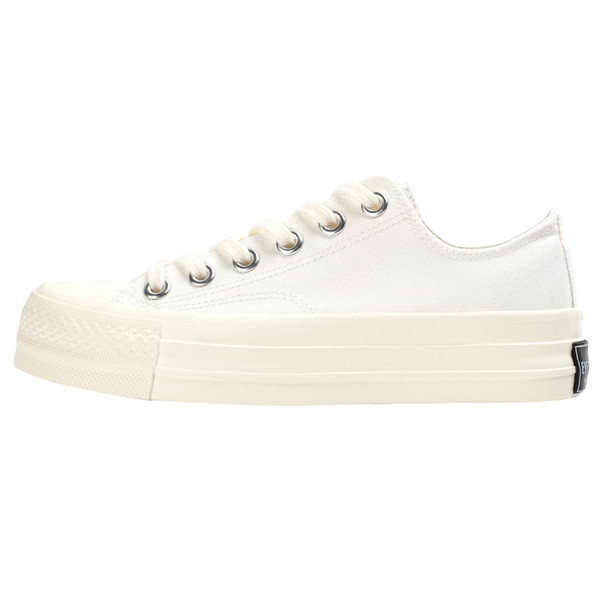 Λευκά γυναικεία πάνινα παπούτσια με ψηλά πέλματα και κορδόνια