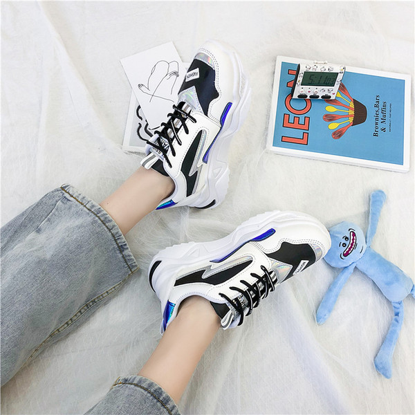 Casual γυναικεία αθλητικά παπούτσια - με τραχιά σόλα και κορδόνια