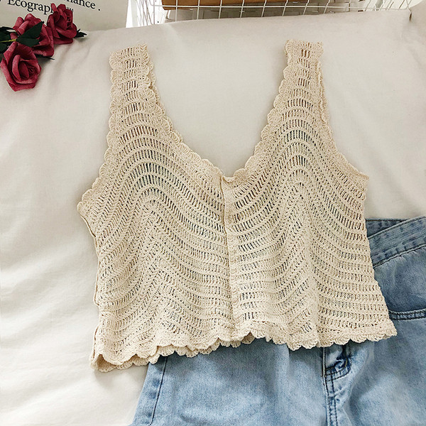 Tikandite ja laiade rihmadega naiste pitsist topp