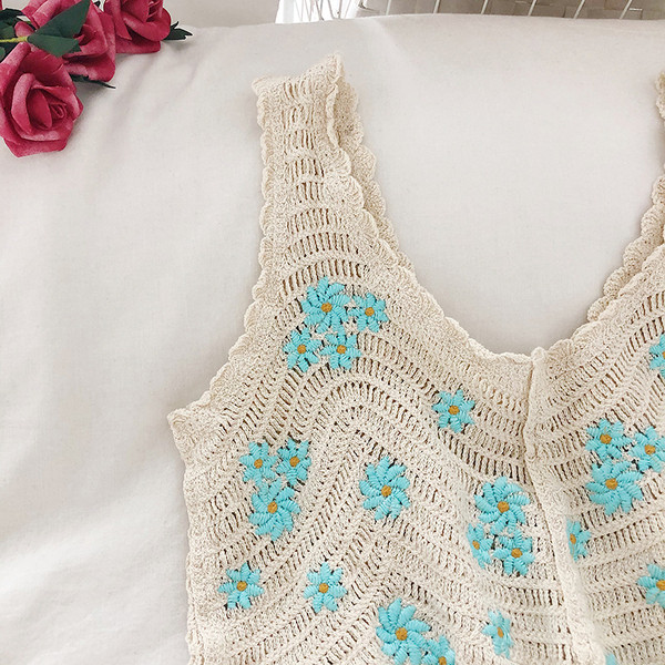 Tikandite ja laiade rihmadega naiste pitsist topp