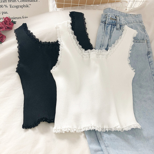 Női felső, széles pántokkal és csipkeelemekkel