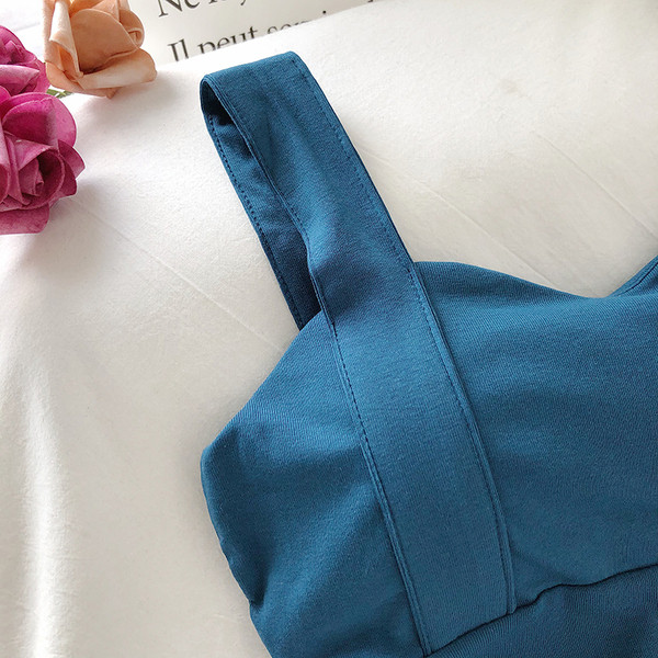 Női felső, széles pántokkal, felirattal