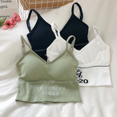 Női felső, hímzéssel és spitz nyakkivágással