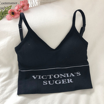 Női felső, hímzéssel és spitz nyakkivágással