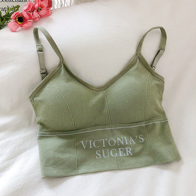 Női felső, hímzéssel és spitz nyakkivágással