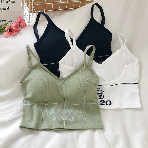 Női felső, hímzéssel és spitz nyakkivágással