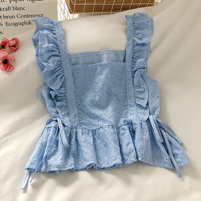 Női felső nyakkendővel és szögletes nyakkivágással