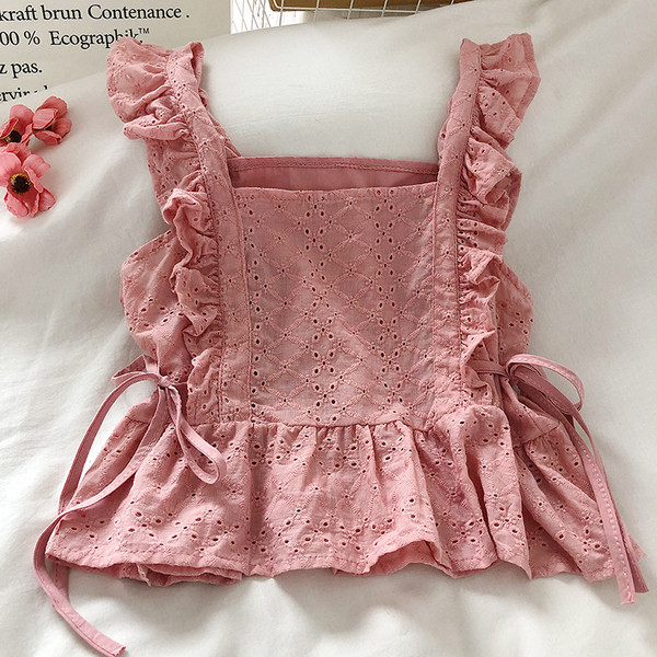 Női felső nyakkendővel és szögletes nyakkivágással