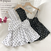 Kivágott, pöttyös női felső