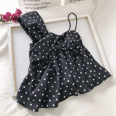 Kivágott, pöttyös női felső