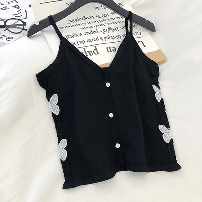 Női felső spitz nyakkivágással és hímzéssel