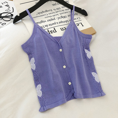 Női felső spitz nyakkivágással és hímzéssel