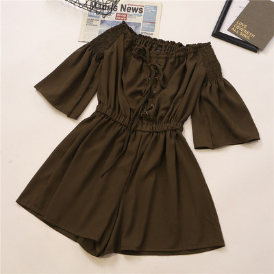 Modern női overall, nyakkendővel és rövid ujjú