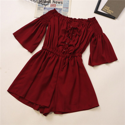 Modern női overall, nyakkendővel és rövid ujjú