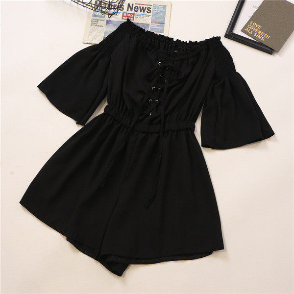 Modern női overall, nyakkendővel és rövid ujjú