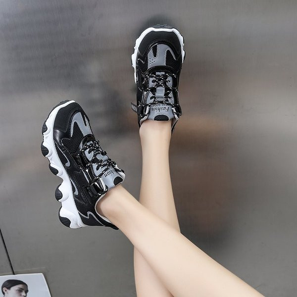 Νέο μοντέλο γυναικεία αθλητικά παπούτσια - με τραχιά σόλα και κορδόνια