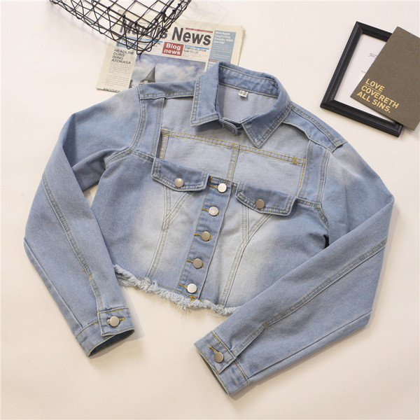 Κοντό τζιν μπουφάν με κουμπιά και μακριά μανίκια