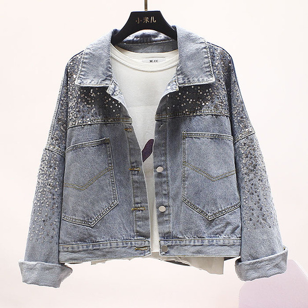 Stílusos női farmerdzseki kövekkel és mély zsebekkel