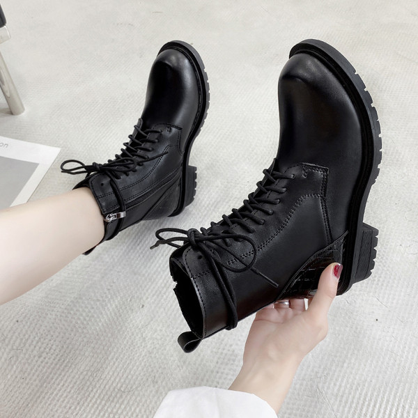 Γυναικείες έκο δερμάτινες μπότες με τραχιά σόλα