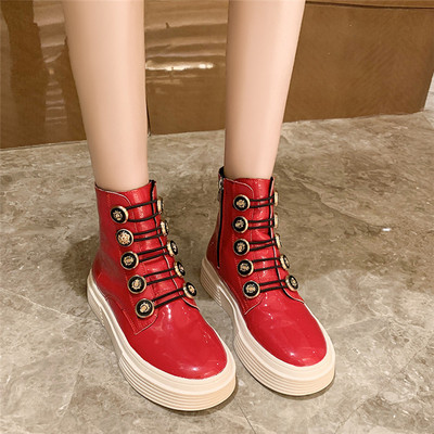 Lapos talpú női lakkcsizma új modellje