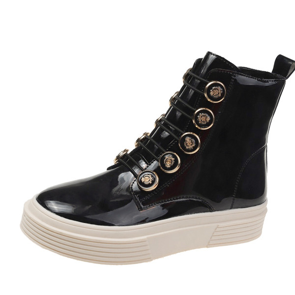 Lapos talpú női lakkcsizma új modellje