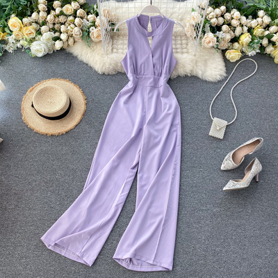 Μακριά γυναικεία ολόσωμη φόρμα με λαιμόκοψη