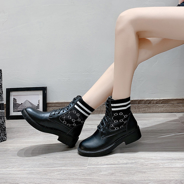 Nahast vabaaja naiste saapad