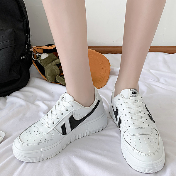 Uus mudel vabaaja naiste tossud embleemiga