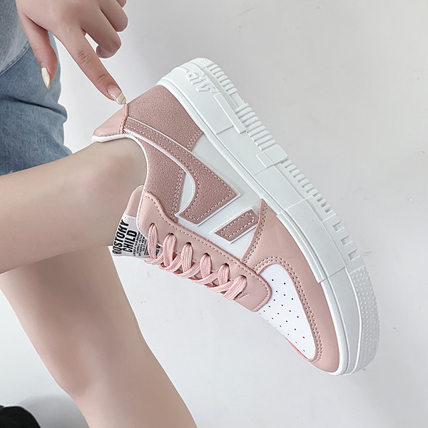 Uus mudel vabaaja naiste tossud embleemiga