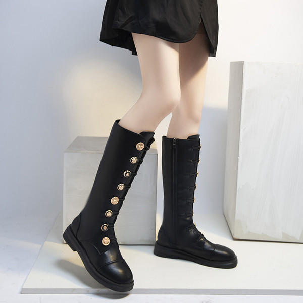 Új modell női bőrcsizma arany gombokkal