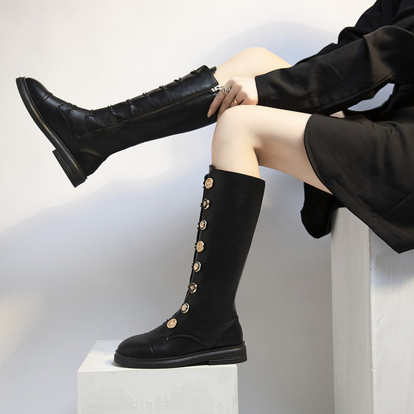 Új modell női bőrcsizma arany gombokkal