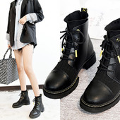 Öko-nahast ja kandilise madala kontsaga moodsad naiste saapad