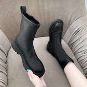 Κομψές γυναικείες έκο δερμάτινες μπότες με επίπεδη σόλα