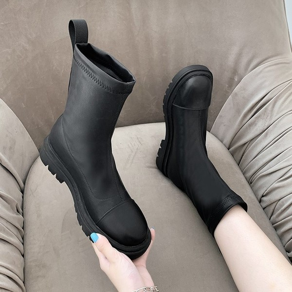 Κομψές γυναικείες  έκο δερμάτινες μπότες με επίπεδη σόλα