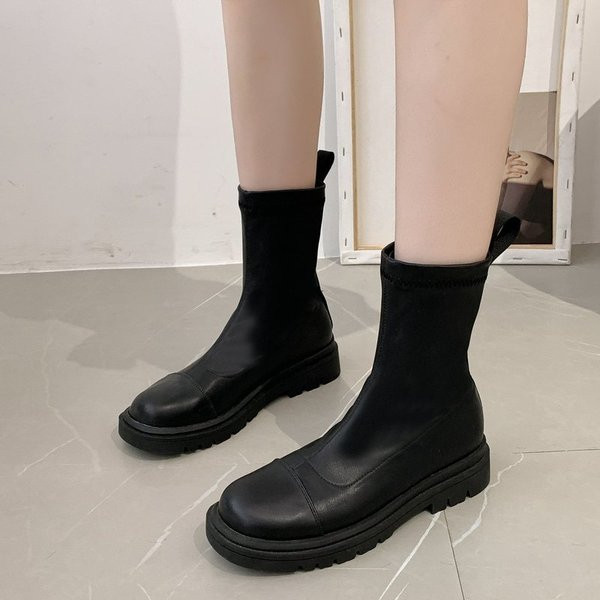 Κομψές γυναικείες  έκο δερμάτινες μπότες με επίπεδη σόλα