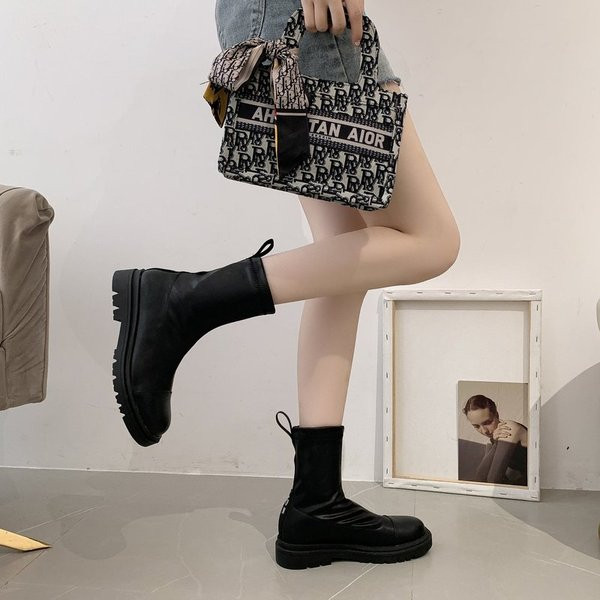 Κομψές γυναικείες  έκο δερμάτινες μπότες με επίπεδη σόλα