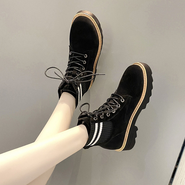 Női csizma durva talppal - két modell