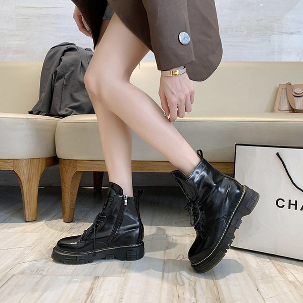 Alkalmi női téli csizma magas talppal