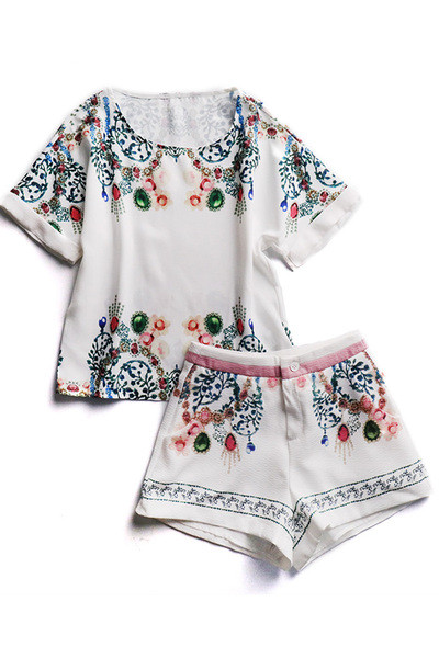 Καθημερινό γυναικείο σετ  από δύο μέρη σε λευκό χρώμα