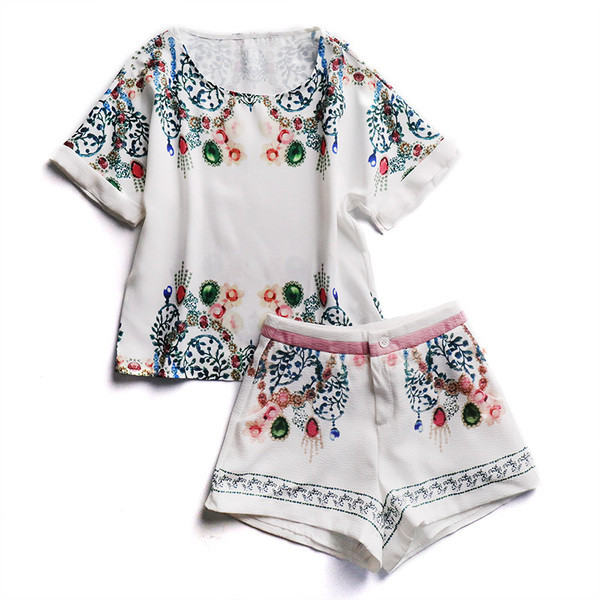 Καθημερινό γυναικείο σετ  από δύο μέρη σε λευκό χρώμα